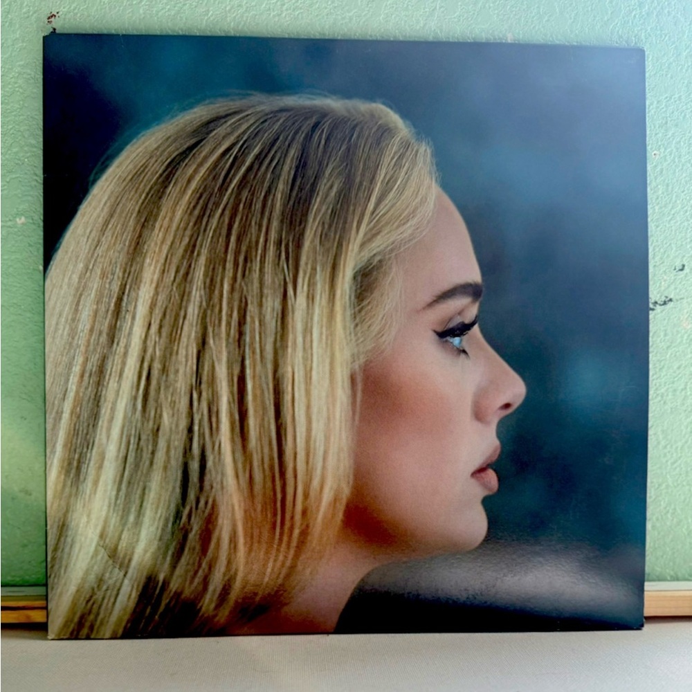 TAKING OFFERS!!! Adele 30 Vinyl still in great condition and no scratches.